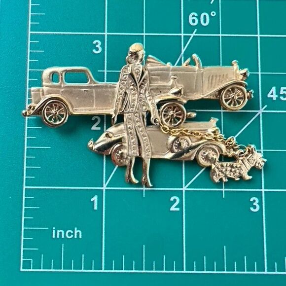 Vintage Woman Walking Dog w/ Antique Cars Art Deco Goldtone Brooch - Picture 3 of 3